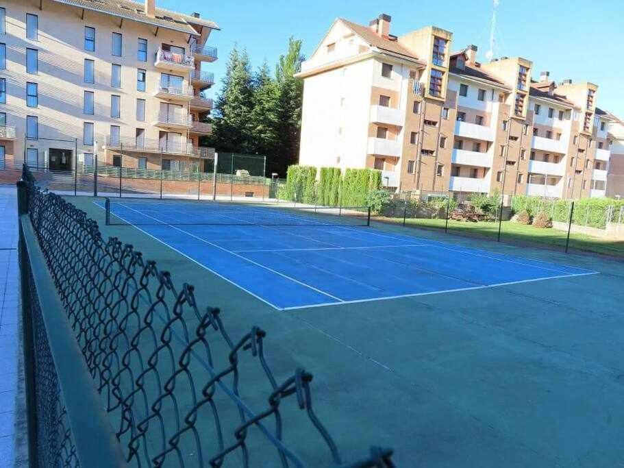 Precioso Atico Con Bonitas Vistas A La Pena Oroel Daire Jaca Dış mekan fotoğraf